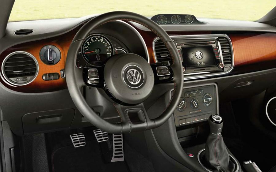  Volkswagen Beetle Fender Edition 2012 года  (фото 11 из 15)